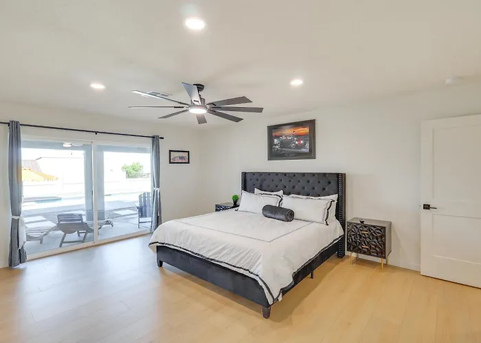 2 Mi To Windsor Beach! Updated, Sleek Family Lake Havasu City