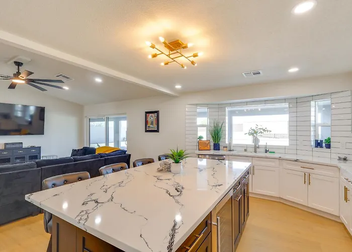Holiday home 2 Mi To Windsor Beach! Updated, Sleek Family *