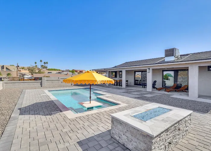 2 Mi To Windsor Beach! Updated, Sleek Family Holiday home