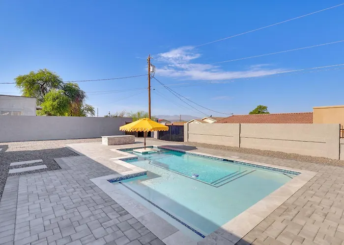 2 Mi To Windsor Beach! Updated, Sleek Family Holiday home *
