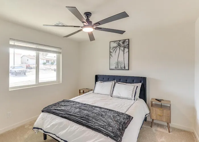 2 Mi To Windsor Beach! Updated, Sleek Family *